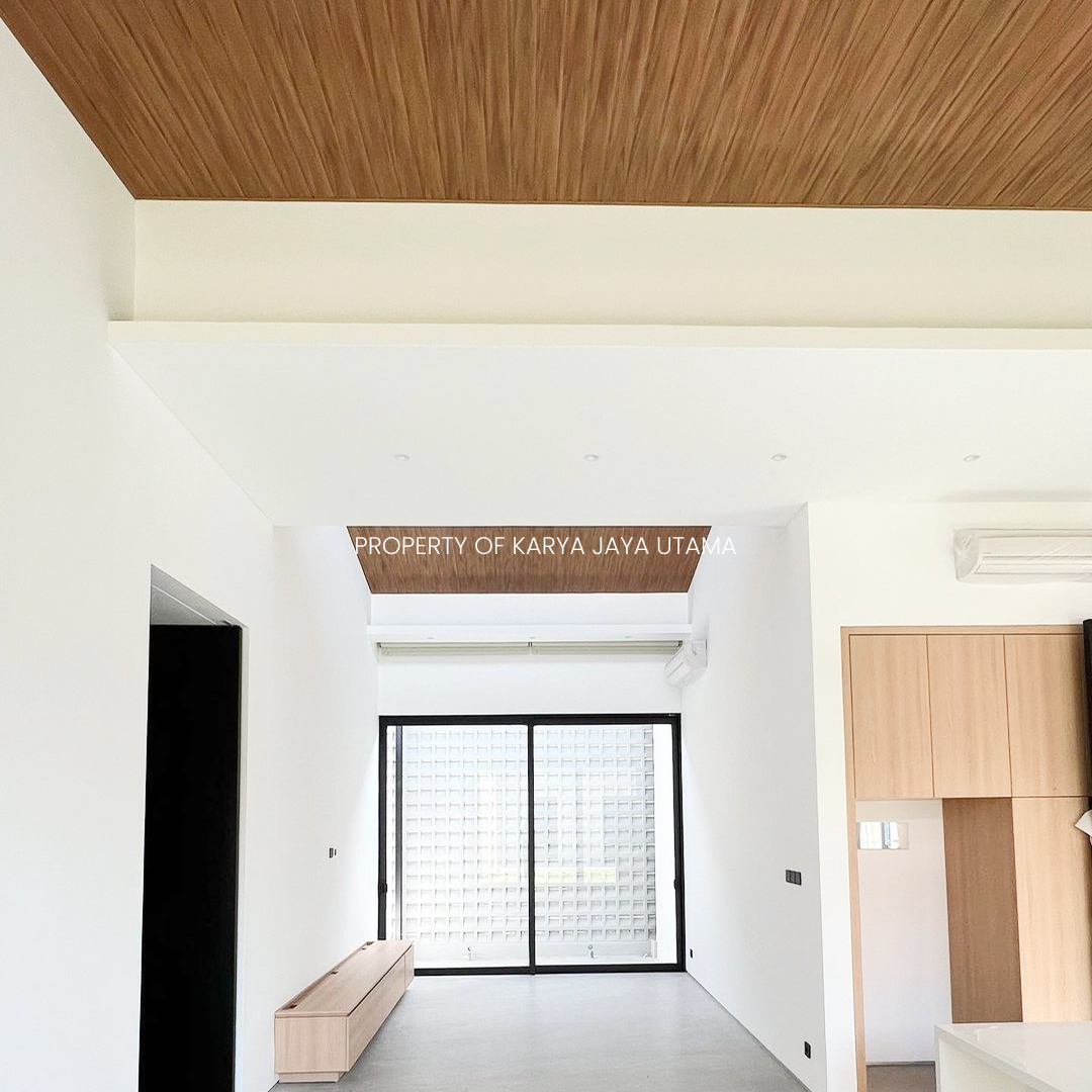 panel wpc duma untuk plafon dapur rumah tinggal. 